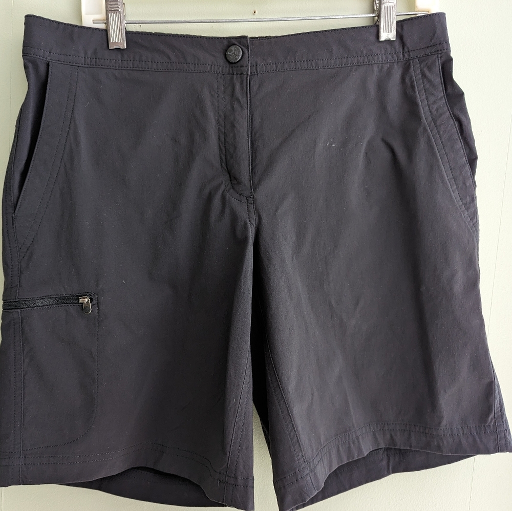 LL Bean Women's black comfort trail shorts, mid-rise size 10